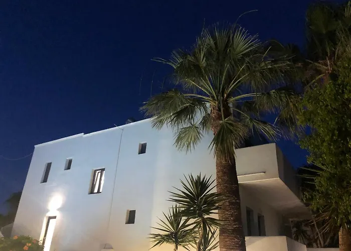 Dragonfly Aparthotel Kamari (Santorini)