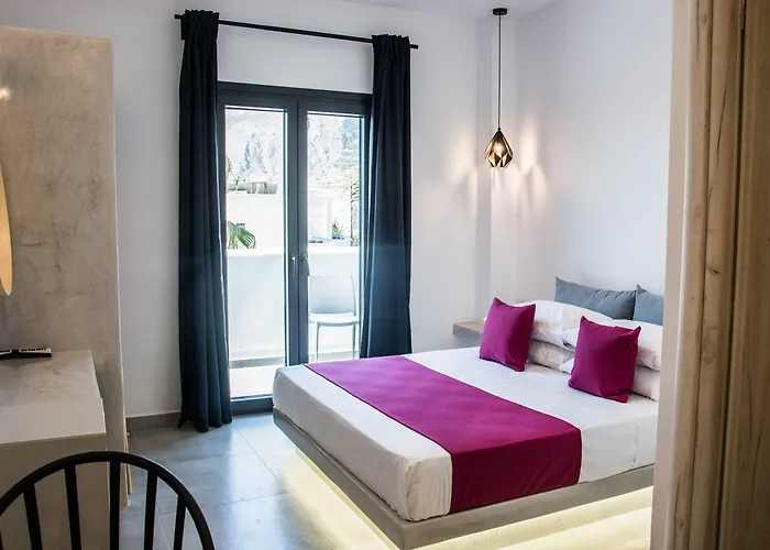 Dragonfly 4* Kamari (Santorini)