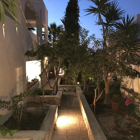 Dragonfly 4* Kamari (Santorini)