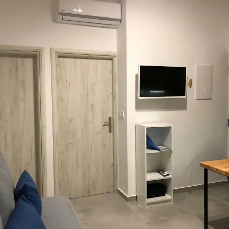 アパートホテル Dragonfly Kamári